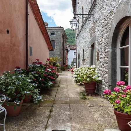 Palazzo Giusti, Understated Luxury With A Welcoming Ambience On The Hills Of Lucca
