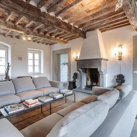 Palazzo Giusti, Understated Luxury With A Welcoming Ambience On The Hills Of Lucca