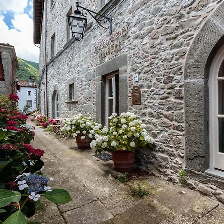 Palazzo Giusti, Understated Luxury With A Welcoming Ambience On The Hills Of Lucca Pescaglia