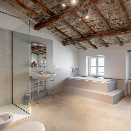 Palazzo Giusti, Understated Luxury With A Welcoming Ambience On The Hills Of Lucca ヴィラ *
