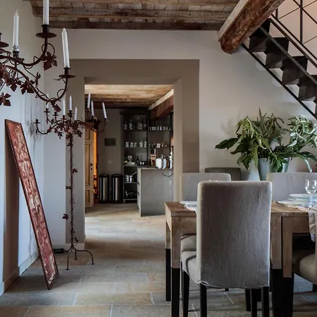 Palazzo Giusti, Understated Luxury With A Welcoming Ambience On The Hills Of Lucca ヴィラ