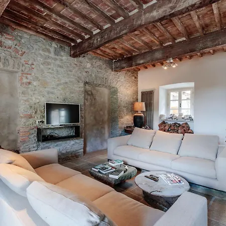 ヴィラ Palazzo Giusti, Understated Luxury With A Welcoming Ambience On The Hills Of Lucca Pescaglia