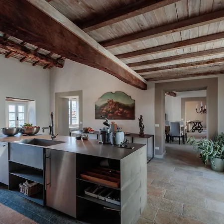 Palazzo Giusti, Understated Luxury With A Welcoming Ambience On The Hills Of Lucca ヴィラ