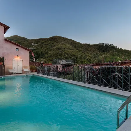 ヴィラ Palazzo Giusti, Understated Luxury With A Welcoming Ambience On The Hills Of Lucca Pescaglia